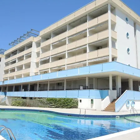In For 6 People With Terrace And Swimming Pool 比比翁