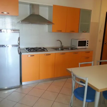 公寓 In For 6 People With Terrace And Swimming Pool