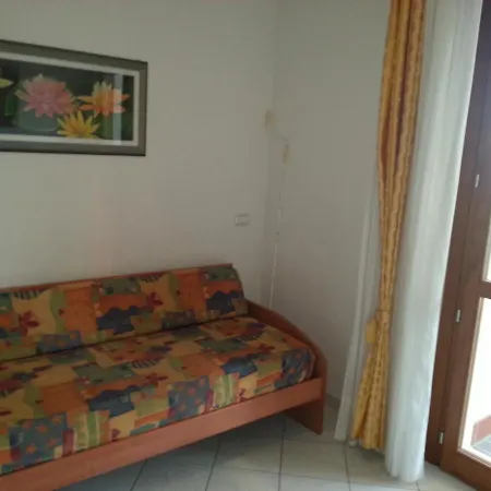 In For 6 People With Terrace And Swimming Pool 公寓