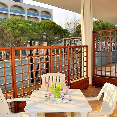 In For 6 People With Terrace And Swimming Pool Appartamento *