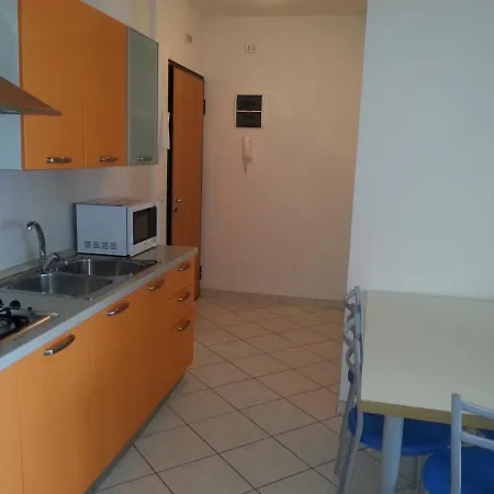 Lägenhet In For 6 People With Terrace And Swimming Pool