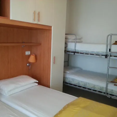 Lägenhet In For 6 People With Terrace And Swimming Pool